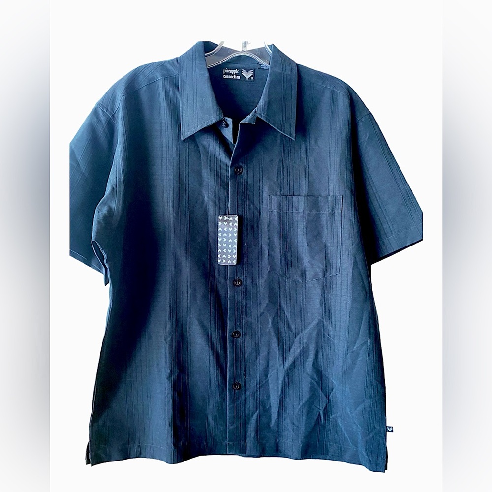Black, button down short sleeve men’s shirt new with tags Pineapple Connection
